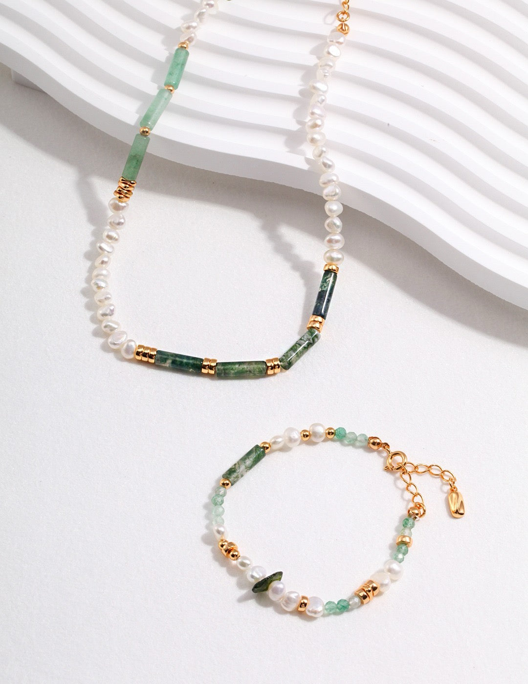 Ancient Style Pearl Green Necklace